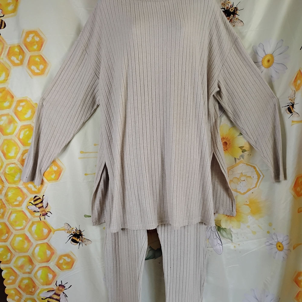 Elegant Beige Ribbed Pantsuit